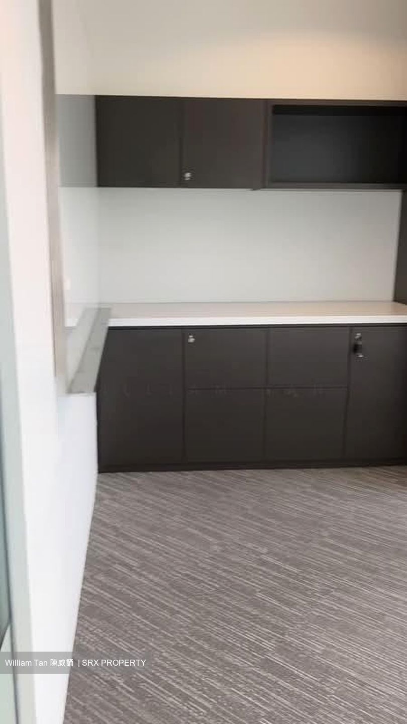 Gateway West (D7), Office #626069911